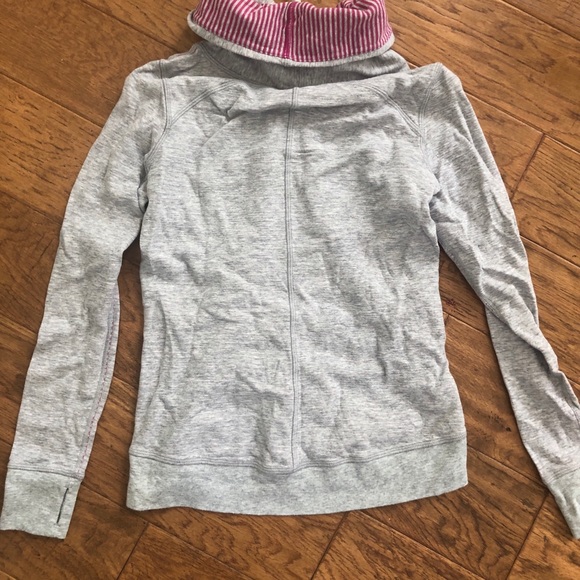 Lululemon Reversible In A Cinch Long Sleeve - Picture 5 of 6